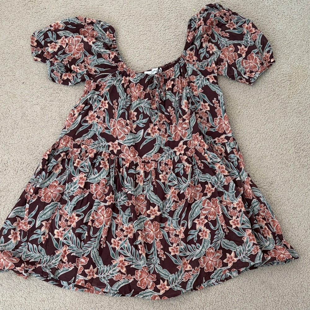 CJLA NWOT Floral Puff Sleeve Dress